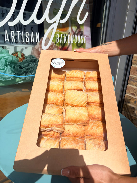 Mini Sausage Rolls (24)